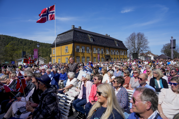 Mange tusen hadde møtt frem for å være med på byjubileet. Foto: Heiko Junge, NTB