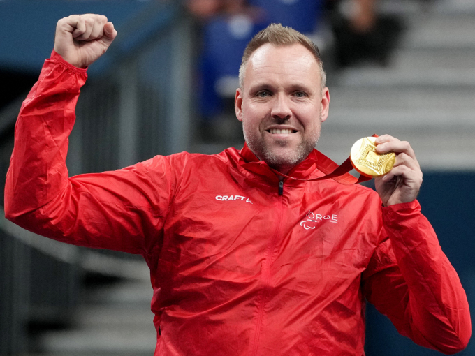 12 år etter gull i Paralympics i London har Tommy Urhaug igjen fått den edlaste medaljen rundt halsen. Foto: Maja Smiejkowska / REUTERS / NTB