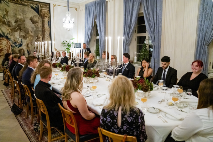 22 unge fra hele landet var invitert til gjestebud med tema ung psykisk helse. Foto: Fredrik Varfjell / NTB