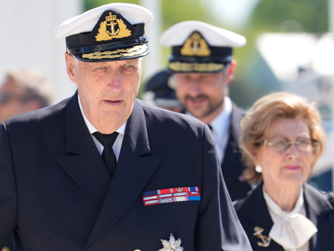 Kong Harald, Dronning Sonja og Kronprins Haakon ankommer Frognerkilen i Oslo. Foto: Javad Parsa / NTB