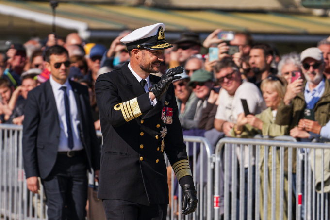 Kronprins Haakon under seremonien ved Norges nasjonale monument i Hermanville-Sur-Mer i Normandie. Foto: Javad Parsa / NTB