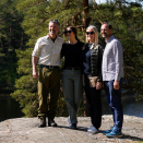 Kong Frederik og Dronning Mary, Kronprins Haakon og Kronprinsesse Mette-Marit ved Ulsrudvannet. Foto: Beate Oma Dahle / NTB