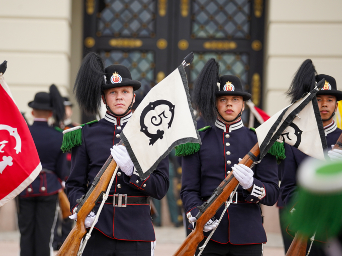 Hans Majestet Kongens Garde har drilloppvising på Slottsplassen. Foto: Liv Anette Luane, Det kongelege hoffet